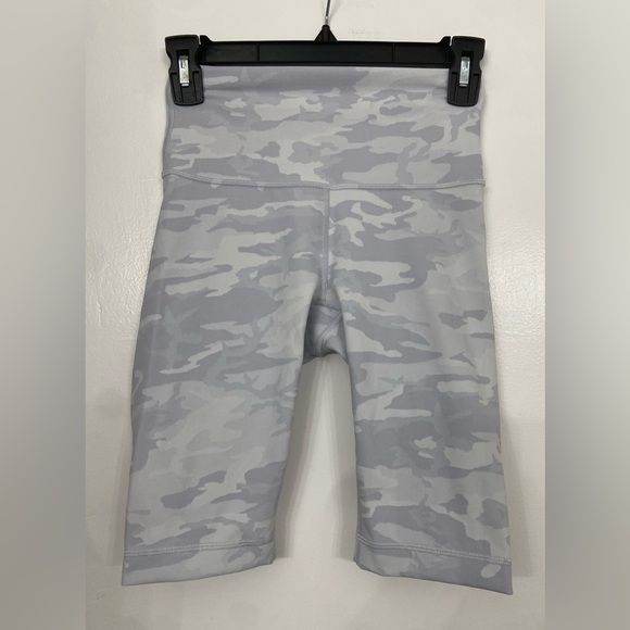 Lululemon Wunder Under Short Ribbed White Camo Size 4 - Picture 7 of 8